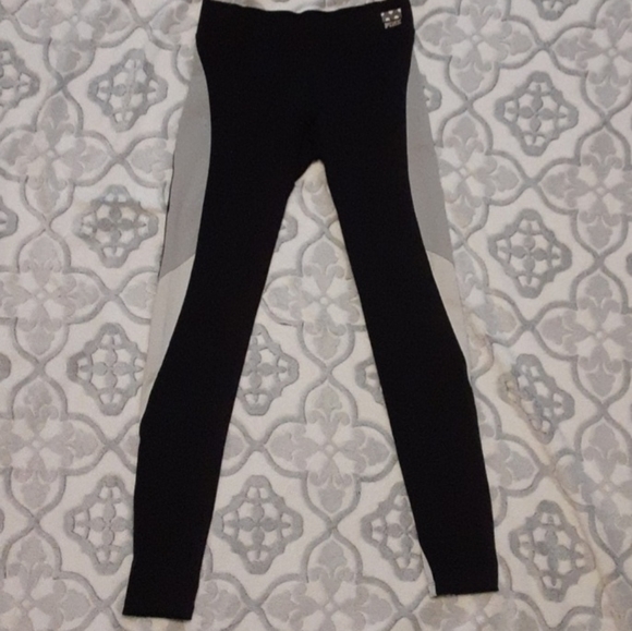 PINK Victoria's Secret Ultimate Leggings - Picture 7 of 16